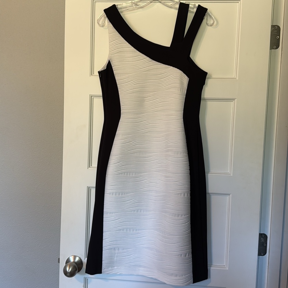 Joseph Ribkoff White and black stunning dress